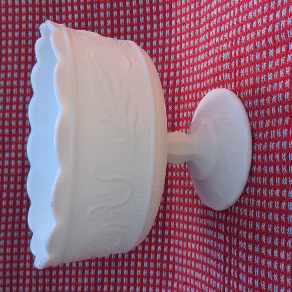 VINTAGE MCM E.O. BRODY CO M6000 WHITE MILK GLASS COMPOTE PEDESTAL CANDY …